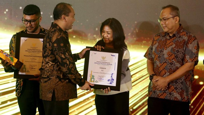 Pemerintah Provinsi DKI Jakarta melalui Dinas Pariwisata dan Ekonomi Kreatif DKI Jakarta memberikan apresiasi kepada sejumlah pelaku usaha pariwisata dan ekonomi kreatif di Jakarta.