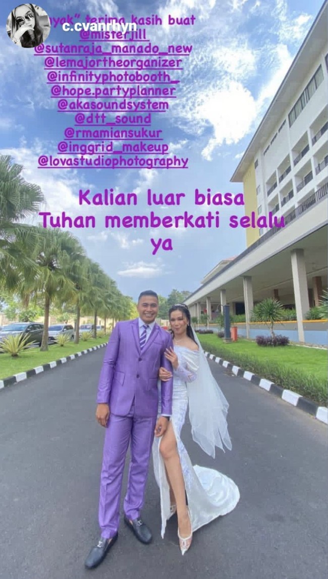 Sebelumnya Aprilio Manganang dan Claudya menggelar acara tunangan pada Januari 2022. Wolipop mewawancarai Claudya usai mengadakan acara tunangan. Ia mengungkapkan acara digelar secara sederhana di rumahnya di Manado, Sulawesi Utara.  Foto: Dok. Instagram @c.cvanrhyn.