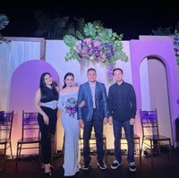 Dia mengaku tak melakukan persiapan khusus untuk momen bahagianya tersebut. Untuk persiapan acara tunangan sih cuma satu bulan aja. Kalau untuk konsep sih, nggak ada ya mengalir aja apa adanya karena kita mau se-simple mungkin, ungkap Claudya melalui WhatsApp kepada Wolipop, Senin (24/1/2022). Foto: Dok. Instagram @gladys_fla