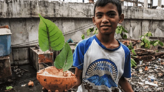 Permainan non-gadget atau tanpa mengandalkan teknologi ternyata masih ada di Ibu Kota. Hal ini dibuktikan oleh sejumlah anak-anak di Kembangan, Jakbar.