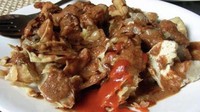 Warung gerobakan bernama Batagor & Siomay Arif bisa kamu temukan di kawasan Duren Sawit, Jakarta Timur. Harganya mulai dari Rp 10.000-an saja, kamu akan puas menikmati batagor yang dapat dipadukan dengan siomay ini. Foto: Instagram/Google Review