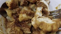 Batagor H. Unub di kawasan Sepatan, Tangerang juga patut untuk dicoba. Sajian batagor di tempat ini dibuat segar setiap harinya. Rasa gurih dari ikan juga terasa nikmat, seporsinya mulai dari Rp 15.000-an. Foto: Instagram/Google Review