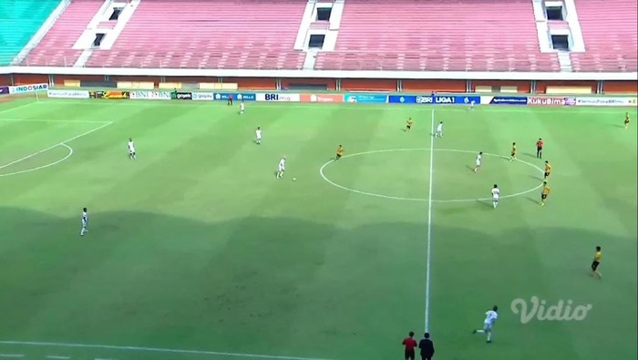 Bhayangkara FC Vs PSM Makassar pada laga pekan ke-14 Liga 1 2022/2023.