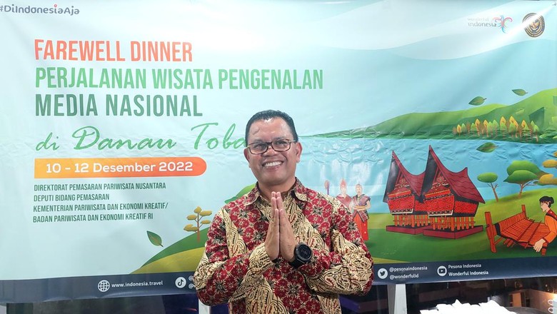 Bupati Toba Poltak Sitorus Bupati Toba Poltak Sitorus