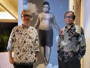 Gus Dur Telanjang Dada di Foto Mahfud Md Disorot, Butet Beri Penjelasan