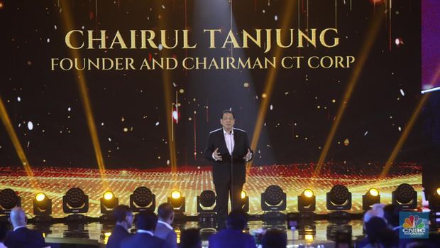 Chairman CT Corp, Chairul Tanjung (CT) memberikan sambutan sekaligus membuka acara penghargaan bergengsi CNBC Indonesia Award dengan tema 