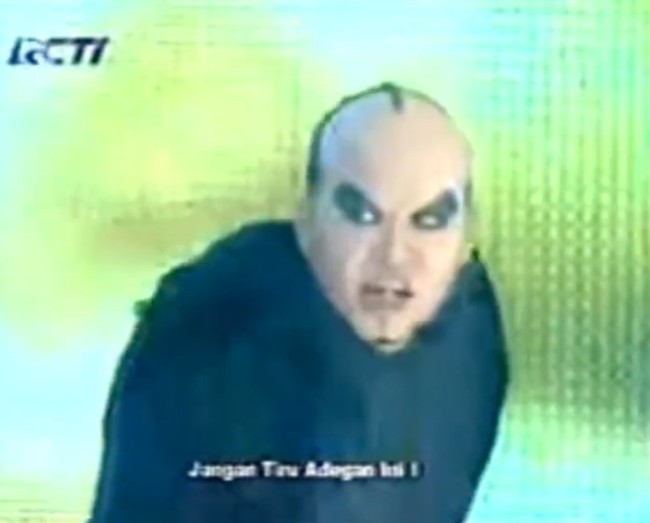 Deddy sendiri mengawali kariernya dengan menjadi seorang pesulap atau mentalist. Pria bernama asli Deodatus Andreas Cahyadi Sunjoyo itu dulu kerap tampil dengan dandanan ikoniknya, menggunakan eyeliner yang cukup tebal di bagian mata dan bentuk jenggotnya yang unik. Foto: Instagram/@mastercorbuzier