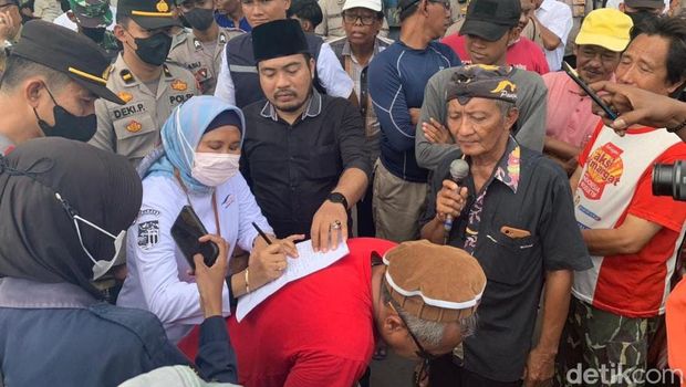 demo tolak tarif masuk pelabuhan kamal