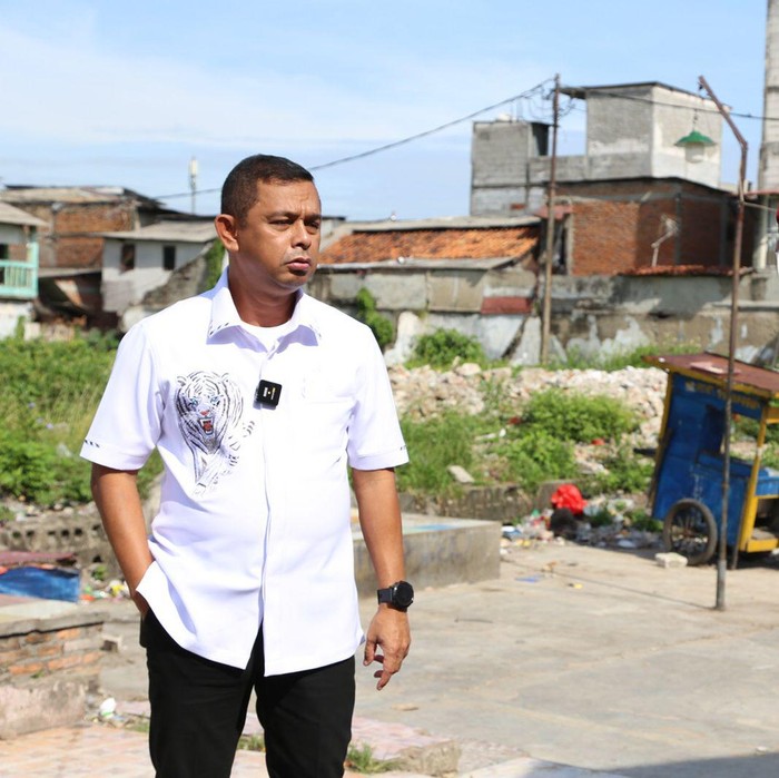 Dirnarkoba Polda Metro Jaya Kombes Mukti Juharsa turun ke lokasi rawan peredaran narkoba di Kampung Boncos