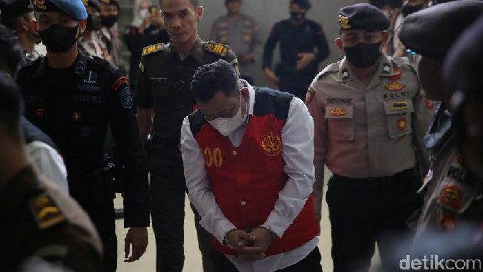 Ekspresi Ricky-Kuat Saat Tiba di PN Jaksel Ricky Rizal dan Kuat Maβruf tiba di Pengadilan Negeri Jakarta Selatan, Jakarta, Senin (12/12/2022).