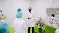 PT SkinSol Bionature Asia siap menjadi salah satu tempat yang menjadi banyak rujukan bagi masyarakat yang mengidamkan memiliki produk yang dapat menunjang Kesehatan tubuh yang Fit.  Ini memang tak mengherankan mengingat PT.SkinSol sebelumnya merupakan perusahaan Manufacture kosmetik dengan standar GMP, ISO 9001, ISO 14001, ISO 45001 dan CPKB (Cara Pembuatan Kosmetik yang Baik ) dan telah terbukti menghasilkan produk kosmetik yang memenuhi standar mutu yang baik dan berkualitas. 