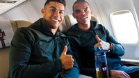 Saat masih dalam perjalanan menuju pertandingan, Ronaldo dan Pepe juga sering berbincang menyusun strategi. Ditemani sebotol bir, keduanya memanfaatkan waktu diskusi selama penerbangan yang jauh. Foto: Instagram/cristiano