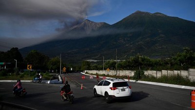 Gunung Api Fuego di Guatemala Erupsi, Jalan hingga Bandara Ditutup