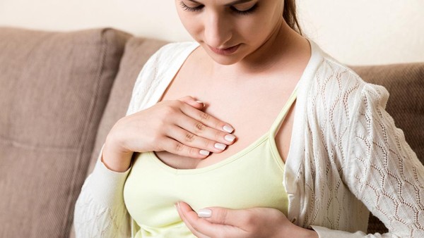 10 Cara Mengecilkan Payudara Secara Aman dan Alami