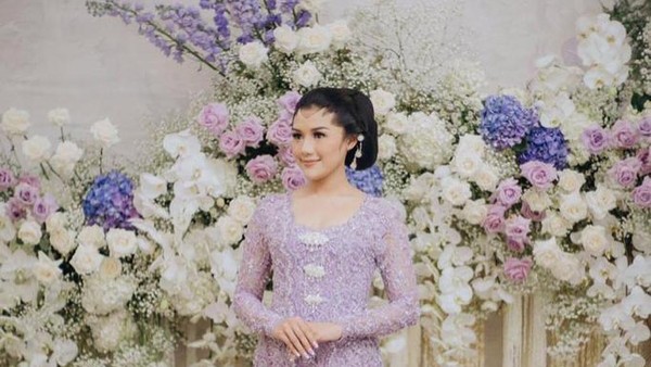 10 Gaya Erina Gudono dari Lamaran Sampai Pernikahan yang Kental Adat Jawa