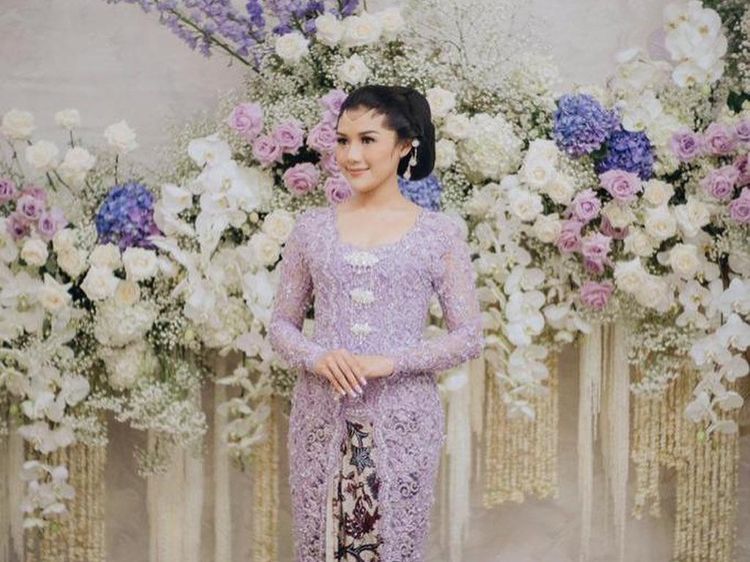 10 Gaya Erina Gudono dari Lamaran Sampai Pernikahan yang Kental Adat Jawa