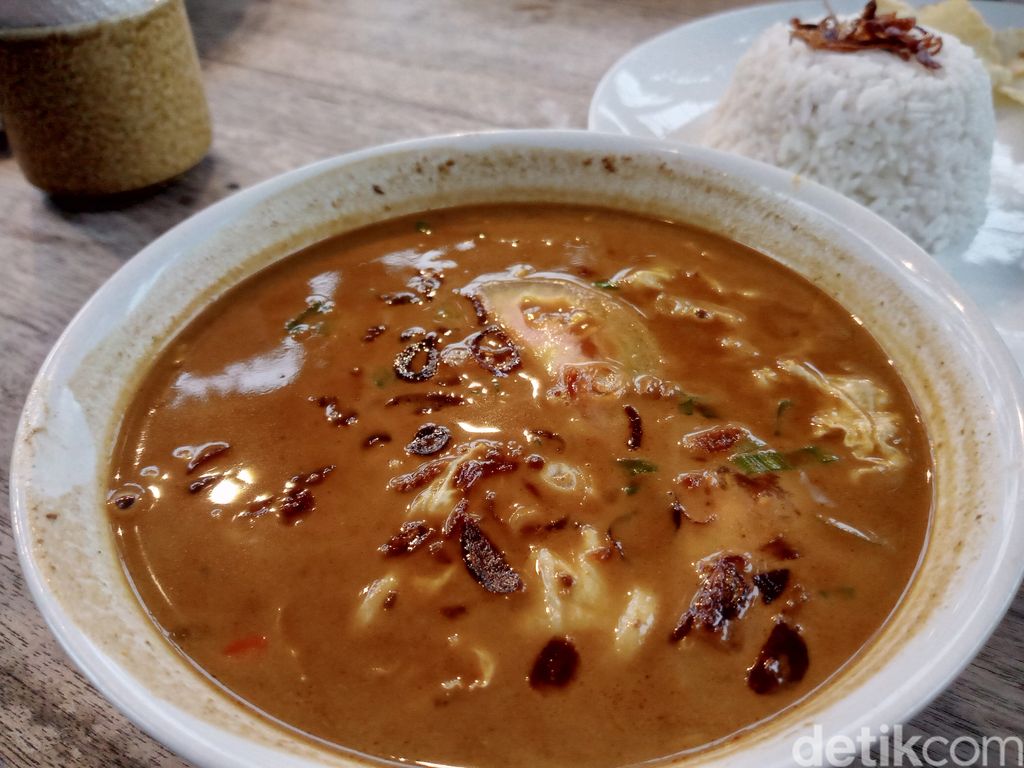 Kedai Kollout: Kafe Antik di Bogor Ini Punya Rawon Klasik yang Mantap Gurihnya