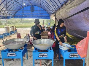 Dapur Umum Kemensos Salurkan 500 Paket Nasi/Hari ke Pengungsi Semeru