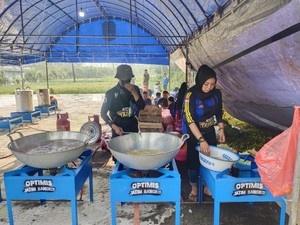 Dapur Umum Kemensos Salurkan 500 Paket Nasi/Hari ke Pengungsi Semeru