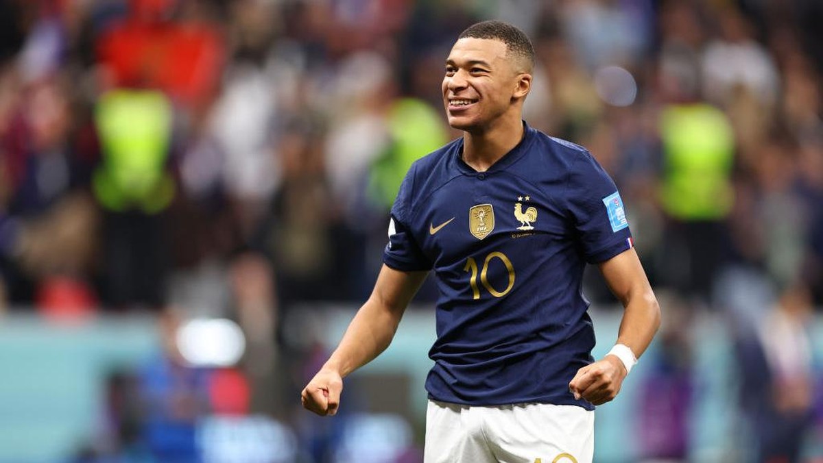 Mbappe masih memimpin klasemen top skor Piala Dunia 2022 dengan lima gol. Foto: Getty Images/Robbie Jay Barratt - AMA