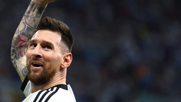 Soccer Football - FIFA World Cup Qatar 2022 - Quarter Final - Netherlands v Argentina - Lusail Stadium, Lusail, Qatar - December 9, 2022 Argentinas Lionel Messi celebrates after Nahuel Molina scores their first goal REUTERS/Kai Pfaffenbach     TPX IMAGES OF THE DAY