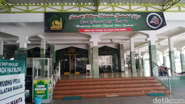 Masjid Syuhadi Haji samping rumdin wali kota Blitar