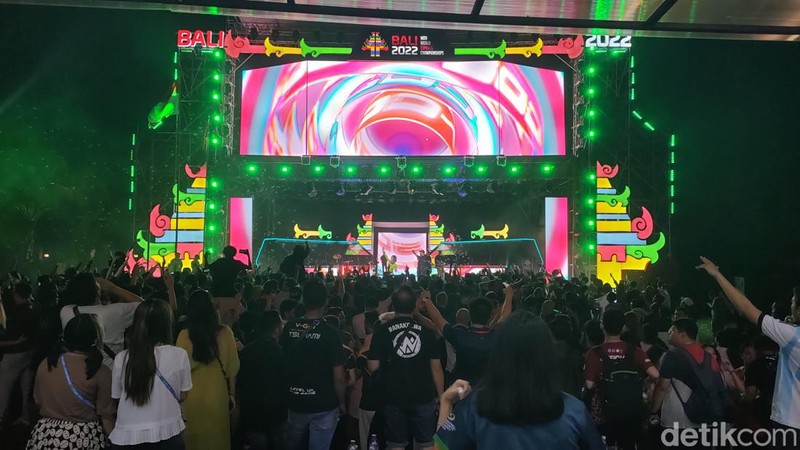 Indonesia Espots Summit 2022 dan IESF 14th World Esports Championships 2022 telah usai. Penutupannya dimeriahkan oleh DJ Soda.