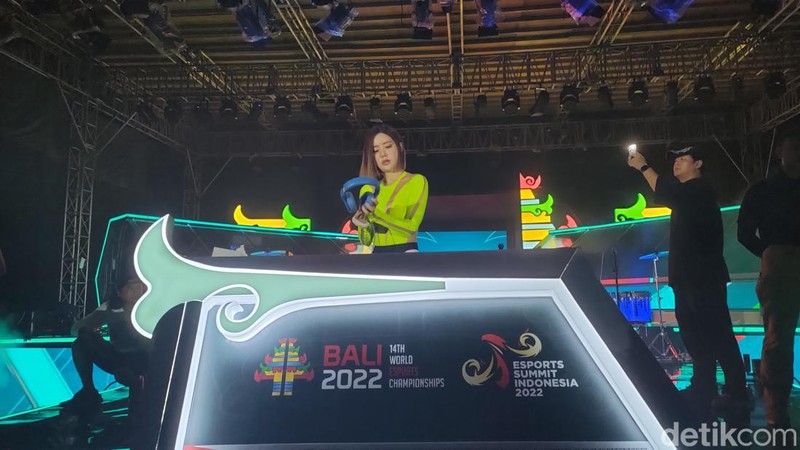 Indonesia Espots Summit 2022 dan IESF 14th World Esports Championships 2022 telah usai. Penutupannya dimeriahkan oleh DJ Soda.