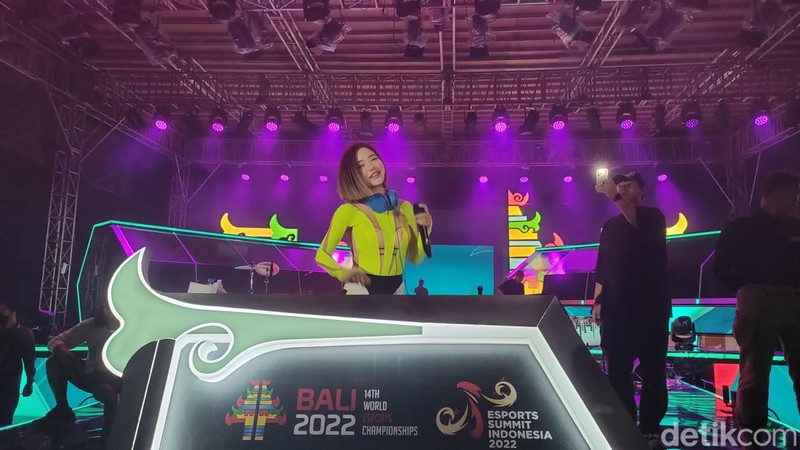 Indonesia Espots Summit 2022 dan IESF 14th World Esports Championships 2022 telah usai. Penutupannya dimeriahkan oleh DJ Soda.