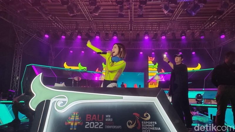 Indonesia Espots Summit 2022 dan IESF 14th World Esports Championships 2022 telah usai. Penutupannya dimeriahkan oleh DJ Soda.