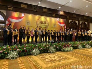 Ada Ibas hingga Andre Rosiade, Ini 27 Anggota DPR Pemenang MKD Awards
