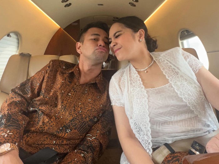 Nagita Slavina menghadiri pernikahan Kaesang dan Erina Gudono