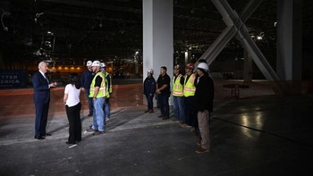 Produsen chip terkemuka asal Taiwan, TSMC, meresmikan pabrik chip barunya di Phoenix, Arizona, Amerika Serikat, yang dihadiri oleh Presiden Joe Biden. Foto: Getty Images