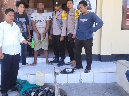 MC (36) Pelaku pemboman Ikan usai diamankan di Mapolsek Kilo.