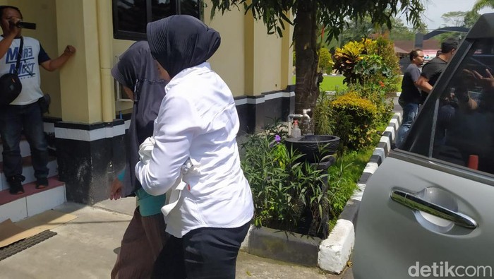 Penangkapan terduga pelaku perusakan masjid di Kabupaten Magelang, Senin (12/12/2022).