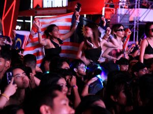 Penonton DWP 2022 Pesta Bawa Bendera Negara, Ada Indonesia hingga Maroko