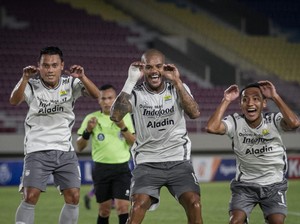 Kaleidoskop Jabar 2022: Awan Kelabu Sempat Hinggapi Pangeran Biru