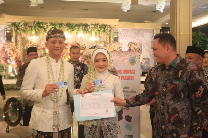Cheka saat menghadiri akad nikah warga Kota Tasikmalaya