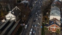 Krakow Smog Alarm, sebuah organisasi nirlaba yang mempromosikan aksi lingkungan, mengklaim bahwa kota tersebut menjadi yang pertama di Polandia yang melarang pengoperasian mobil tua.