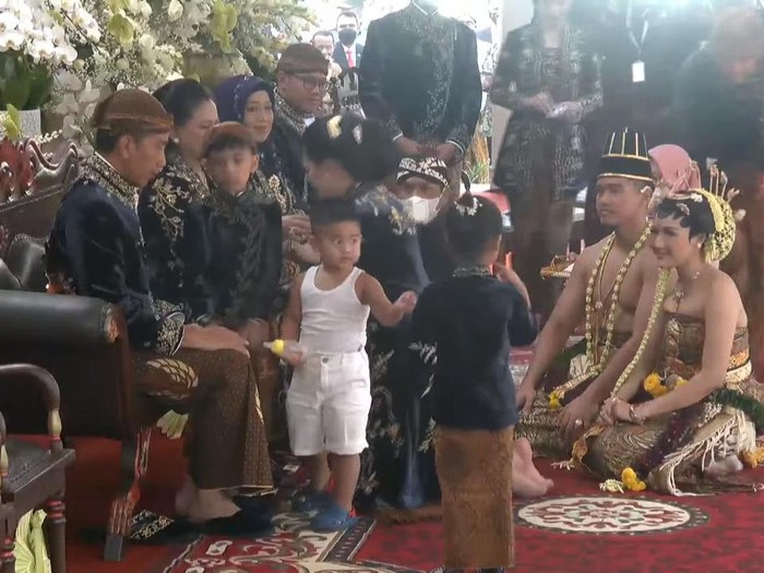 Potret Kocak Nahyan di Pernikahan Kaesang dan Erina