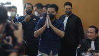 Tampak terdakwa Bharada Richard Eliezer memasuki ruang sidang.
