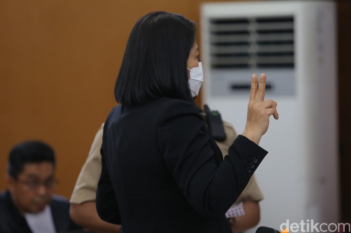 Putri Candrawathi menjalani sidang lanjutan kasus pembunuhan Brigadir Yosua Hutabarat di Pengadilan Negeri Jakarta Selatan, Senin (12/12/2022).