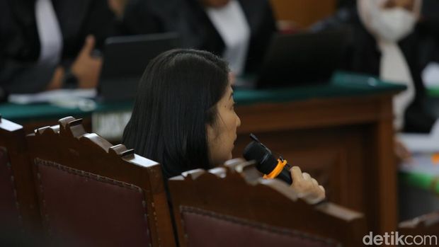 Putri Candrawathi menjalani sidang lanjutan kasus pembunuhan Brigadir Yosua Hutabarat di Pengadilan Negeri Jakarta Selatan, Senin (12/12/2022).