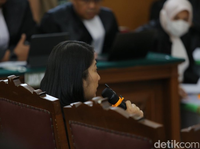 Putri Candrawathi menjalani sidang lanjutan kasus pembunuhan Brigadir Yosua Hutabarat di Pengadilan Negeri Jakarta Selatan, Senin (12/12/2022).