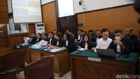 Pada sidang kali ini Putri Candrawathi menjadi saksi dengan terdakwa Bharada Richard Eliezer, Bripka Ricky Rizal, dan Kuat Maruf.