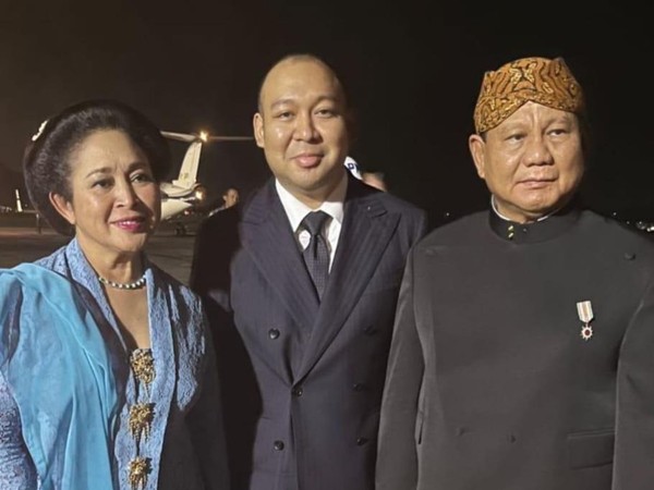 Prabowo-Titiek-Didit Foto Bareng di Resepsi #KaesayanganErina