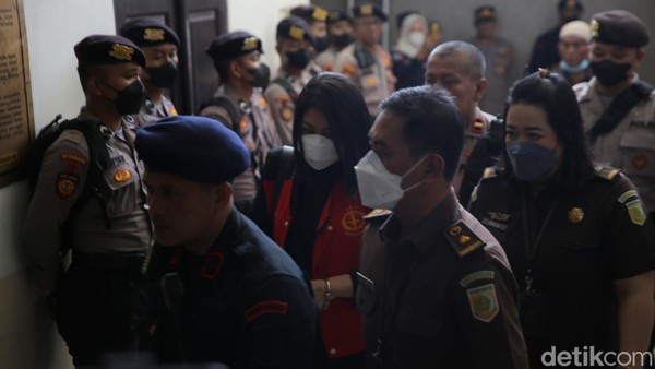 Putri Candrawathi Tiba di PN Jaksel, Siap Jadi Saksi