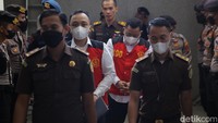 Putri Candrawathi akan menjadi saksi dalam persidangan dengan terdakwa Bharada Richard Eliezer, Bripka Ricky Rizal, dan Kuat Maruf. Sidang akan dilakukan hari ini di PN Jaksel.  