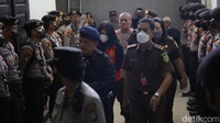 Putri Candrawathi tiba di Pengadilan Negeri Jakarta Selatan, Jakarta, Senin. (12/12/2022).