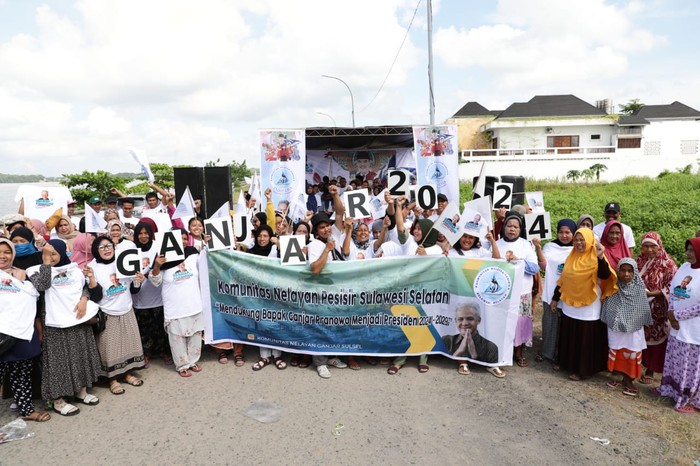 Relawan Ganjar Pranowo Gelar Festival Kuliner Nelayan Bersama Masyarakat Parepare